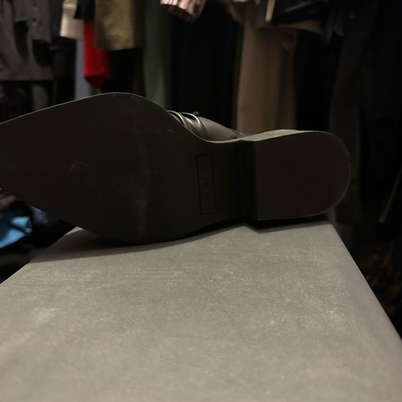 Leather women shoes with large front bow. New. Never worn. Without origin box. - Picture 4 of 4